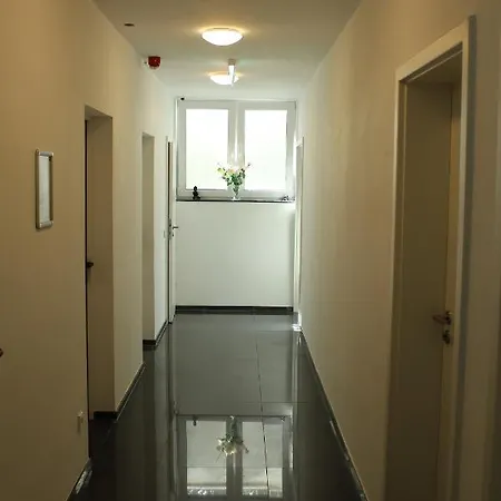Hotel Lovely Studio West - Neues Momomotel Colonia