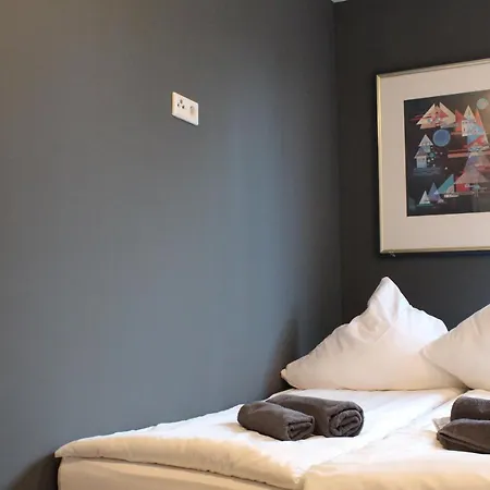 Otel Lovely Studio West - Neues Momomotel