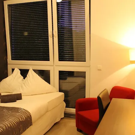 Hotel Lovely Studio West - Neues Momomotel Colonia