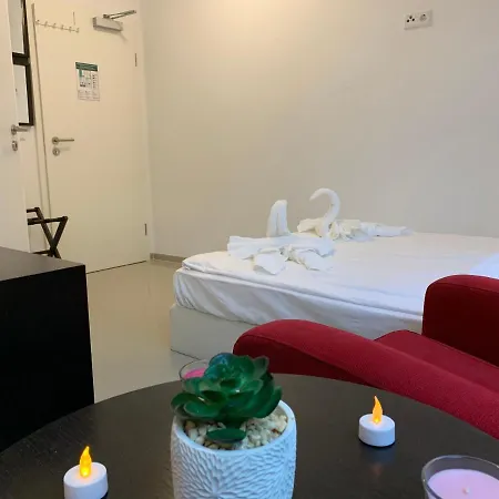 Hotel Lovely Studio West - Neues Momomotel Cologne