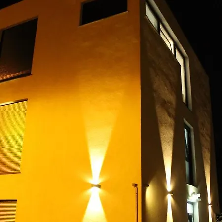 Hotel Lovely Studio West - Neues Momomotel Cologne