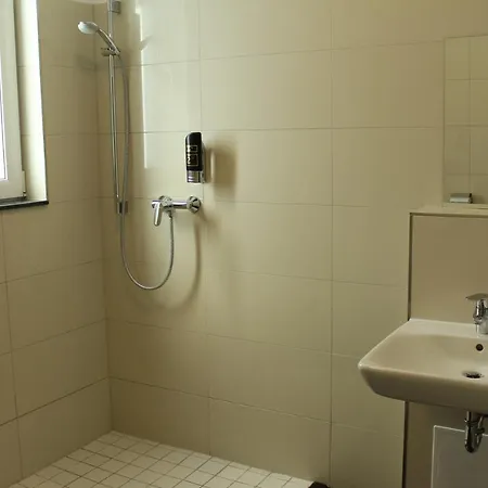 Hotel Lovely Studio West - Neues Momomotel