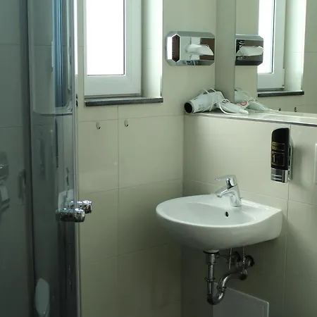 Hotel Lovely Studio West - Neues Momomotel