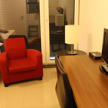 Hotel Lovely Studio West - Neues Momomotel