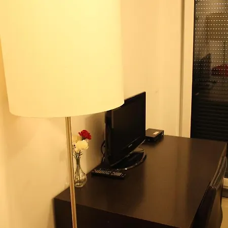 Hotel Lovely Studio West - Neues Momomotel