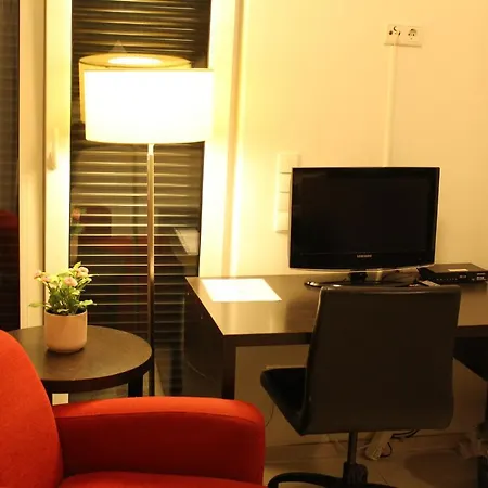 Hotel Lovely Studio West - Neues Momomotel Cologne