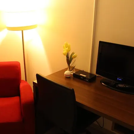 Lovely Studio West - Neues Momomotel * Cologne