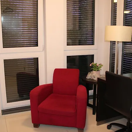 Lovely Studio West - Neues Momomotel * Cologne