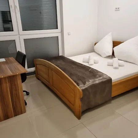 Hotel Lovely Studio West - Neues Momomotel