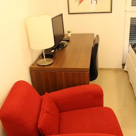 Lovely Studio West - Neues Momomotel Szálloda *