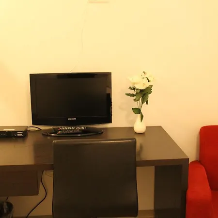 Lovely Studio West - Neues Momomotel Szálloda *