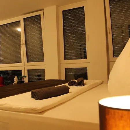 Lovely Studio West - Neues Momomotel Szálloda *